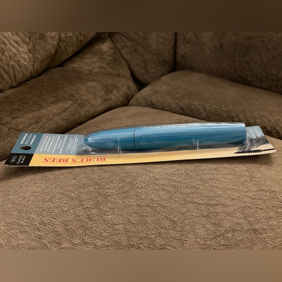 Waterproof Black Mascara by Burt’s Bees - Picture 13 of 16